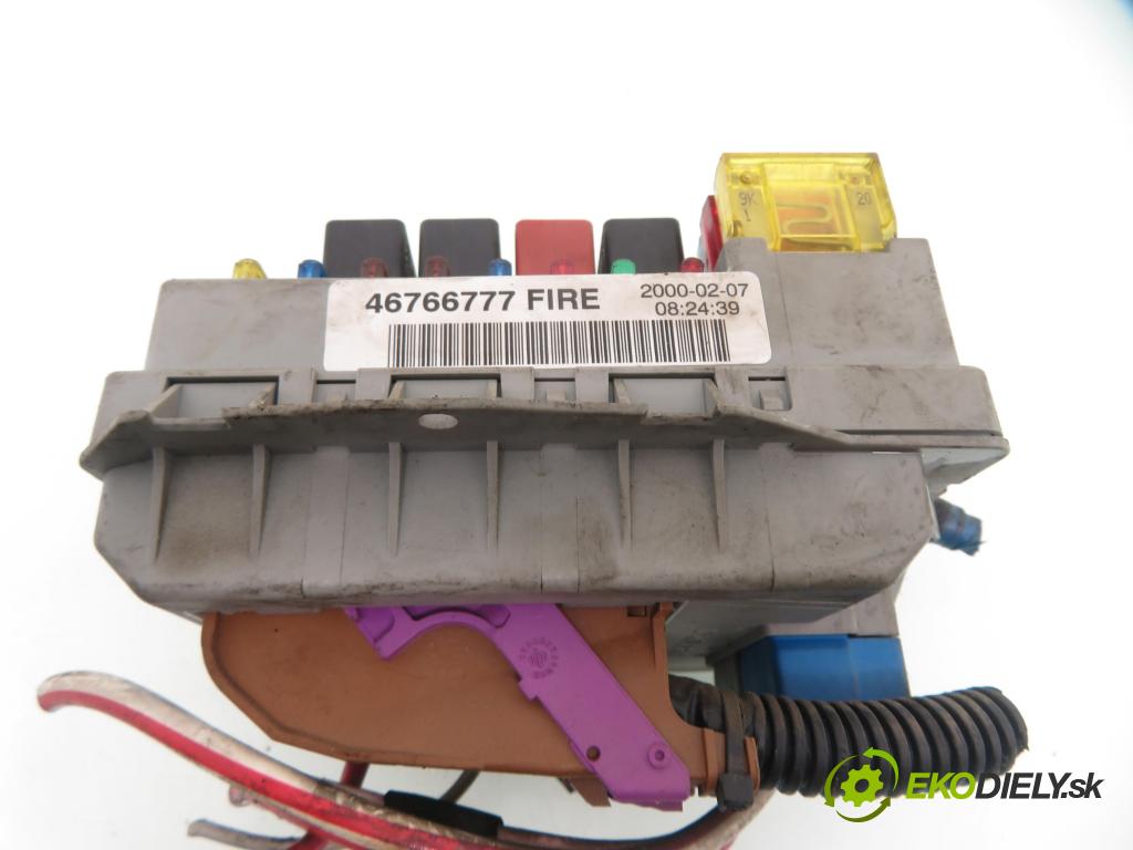 FIAT PUNTO (188_) HB 2004 44,00 1.2 60 - 188 A4.000 1242,00 Skrinka POJISTKY: 46766777