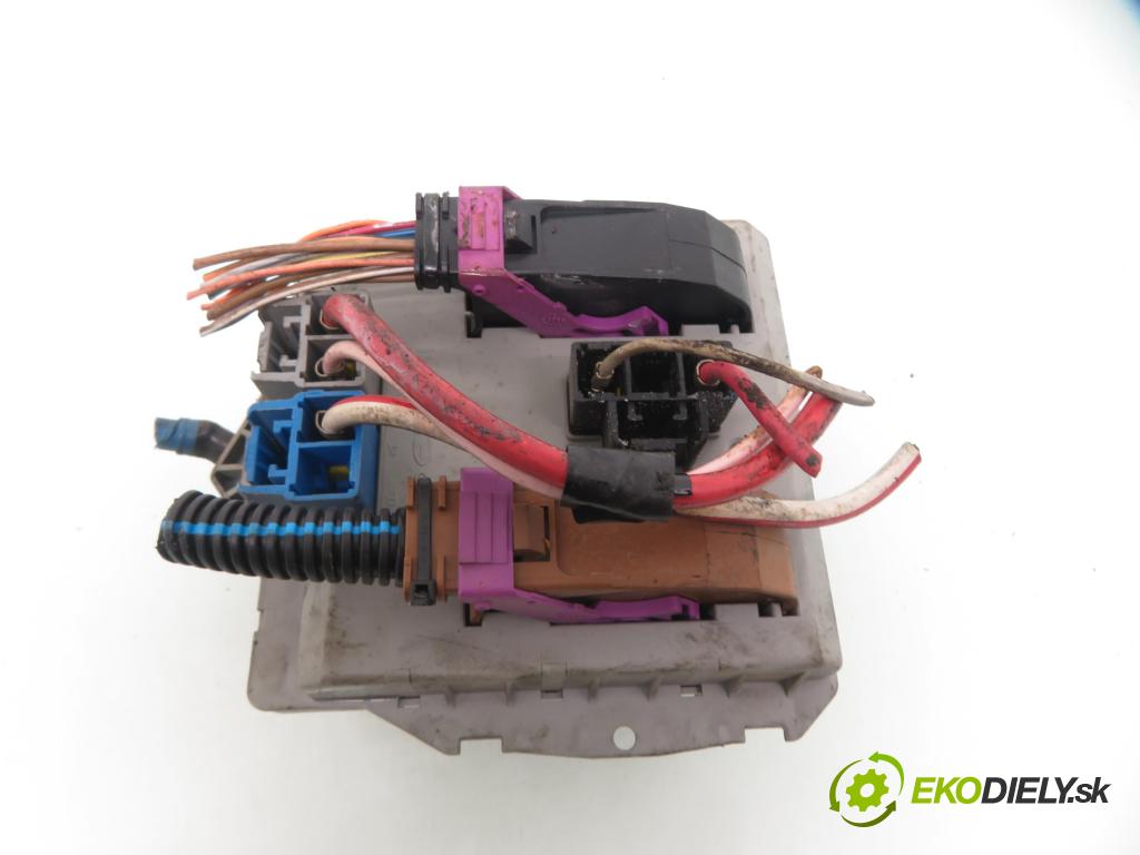 FIAT PUNTO (188_) HB 2004 44,00 1.2 60 - 188 A4.000 1242,00 Skrinka POJISTKY: 46766777