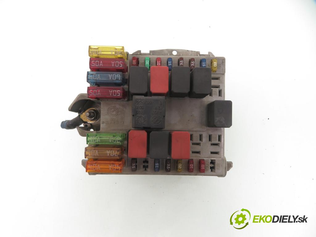 FIAT PUNTO (188_) HB 2004 44,00 1.2 60 - 188 A4.000 1242,00 Skrinka POJISTKY: 46766777