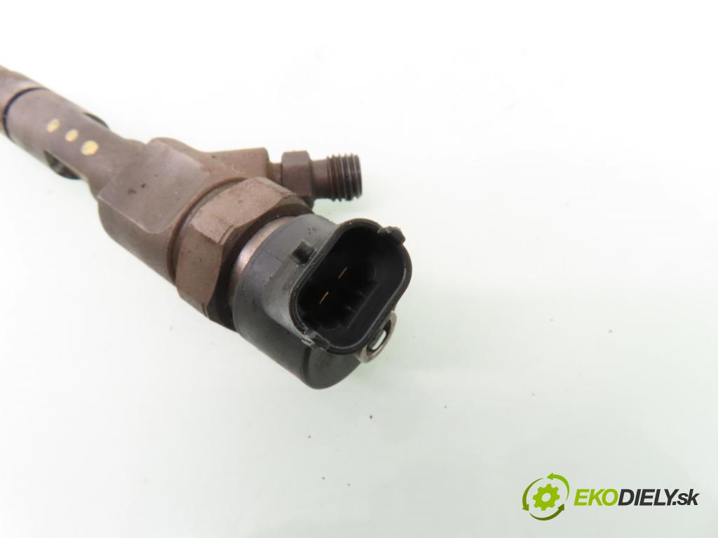 NISSAN PRIMERA (P12) SEDAN 2003 85,00 1.9 dCi - F9Q 1870,00 vstrekovač 0445110021 ; 7700111014 (Vstrekovač paliva)