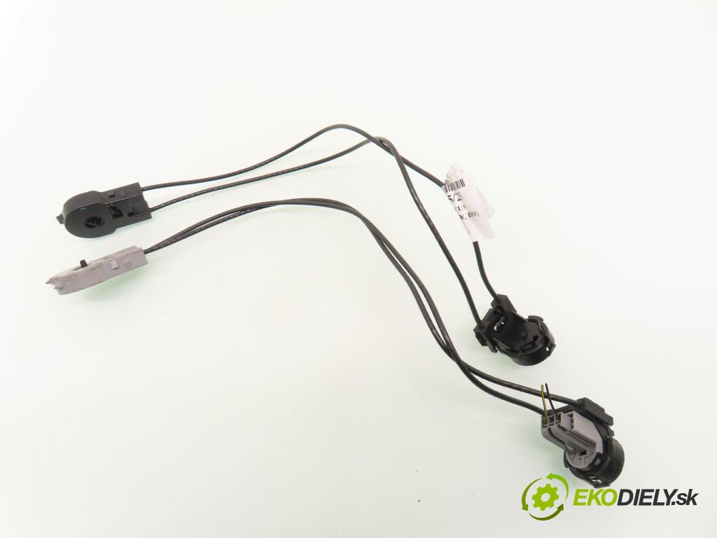 FORD FOCUS (DAW, DBW) KOMBI 2004 74,00 1.6 16V 100 - FYDA 1596,00 Lanko panel kúrenia 2M5111504AA ; 2M5111503AA