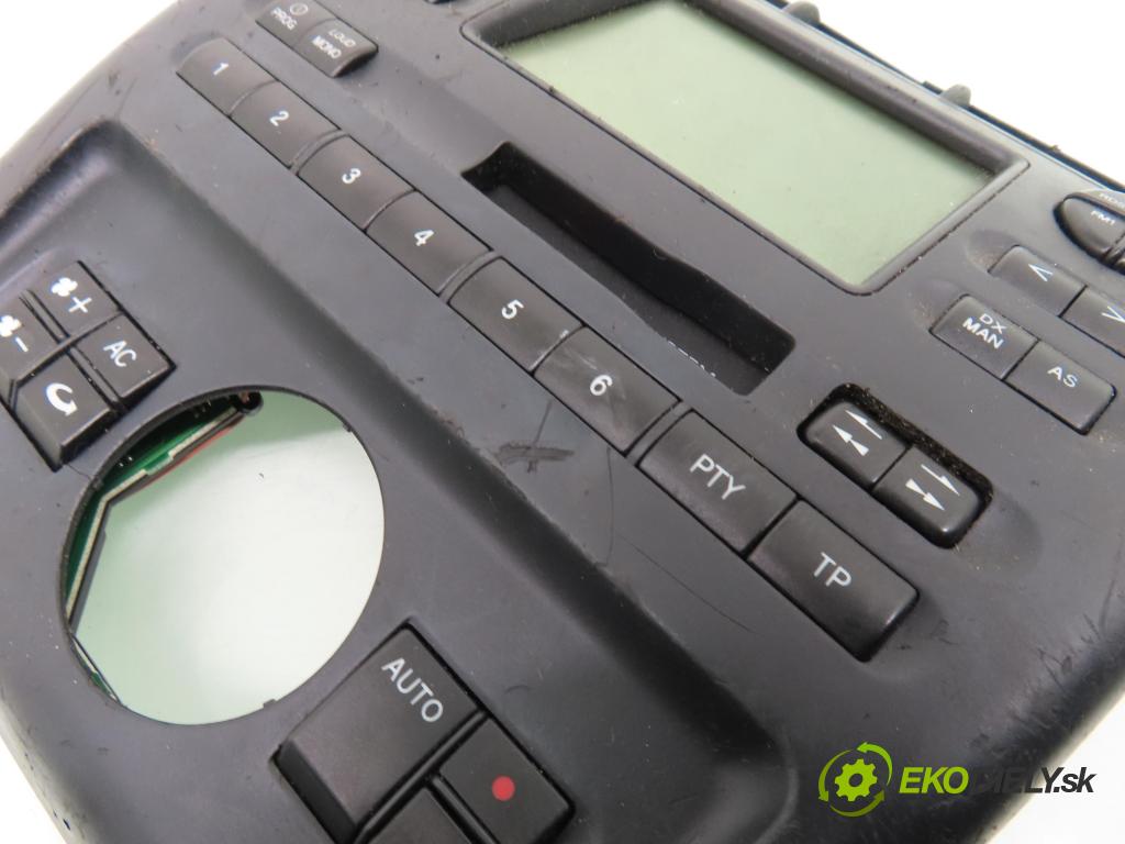 SEAT CORDOBA Vario (6K5) KOMBI 1999 55,00 1.6 - ABU 1598,00 Ovládač rádia 6K1035905G