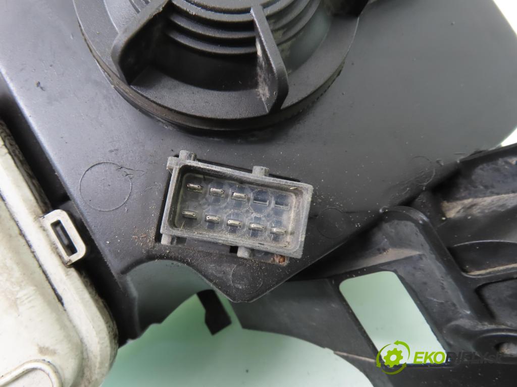 OPEL CORSA C (X01) VAN 2006 59,00 1.2 16V Twinport 80 - Z 12 XEP 1229,00 Svetlo PP 13100536