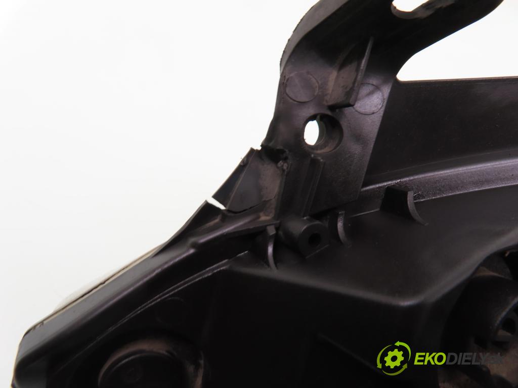 OPEL CORSA C (X01) VAN 2006 59,00 1.2 16V Twinport 80 - Z 12 XEP 1229,00 Svetlo PP 13100536