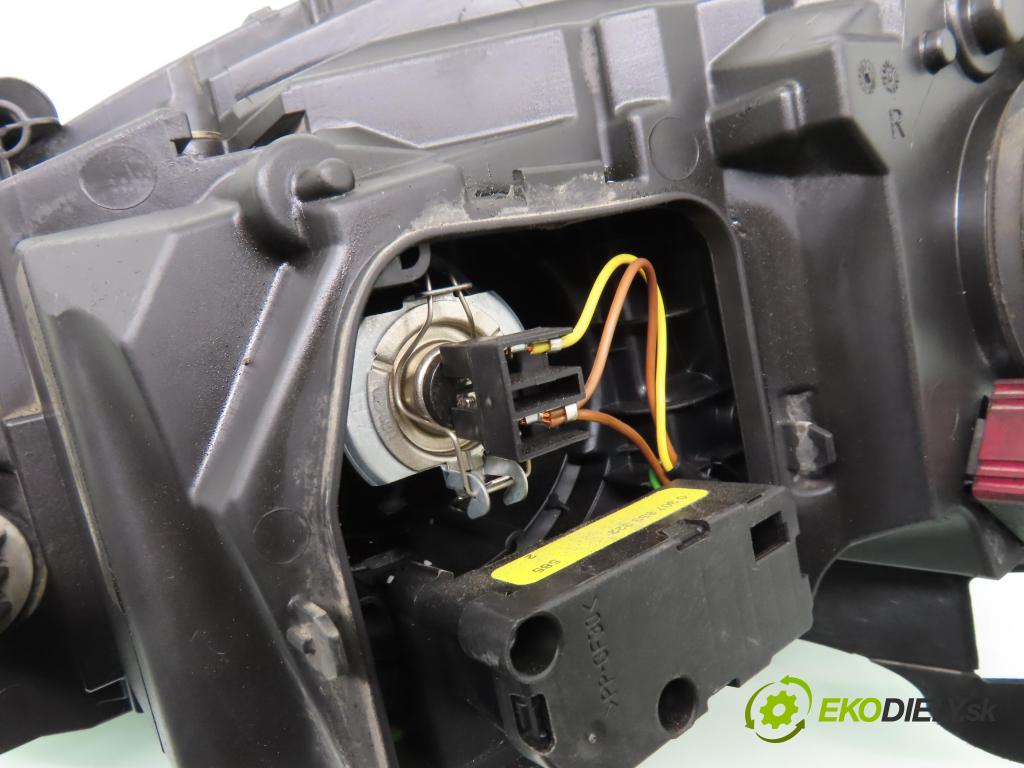 OPEL CORSA C (X01) VAN 2006 59,00 1.2 16V Twinport 80 - Z 12 XEP 1229,00 Svetlo PP 13100536