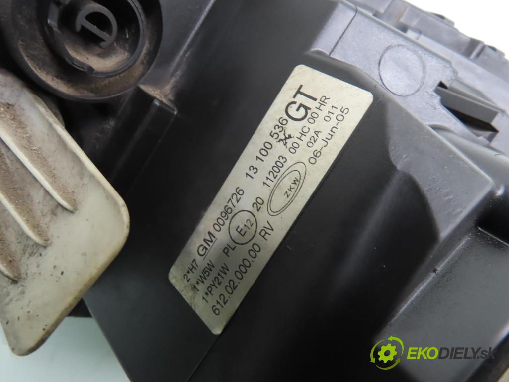 OPEL CORSA C (X01) VAN 2006 59,00 1.2 16V Twinport 80 - Z 12 XEP 1229,00 Svetlo PP 13100536