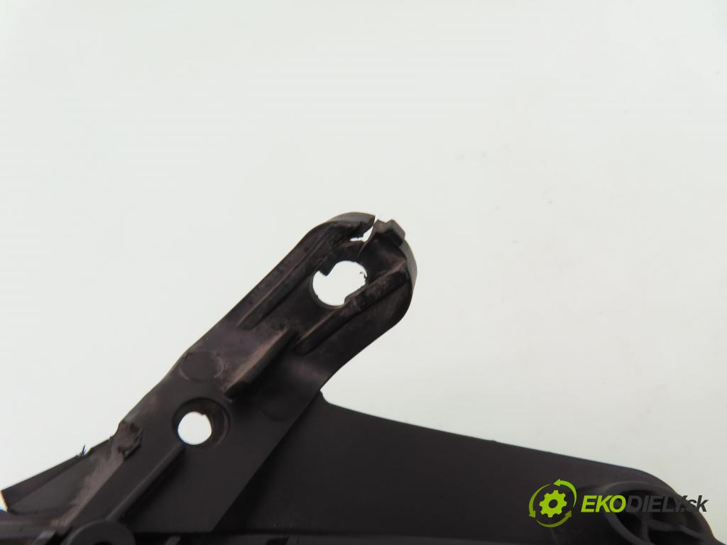 OPEL CORSA C (X01) VAN 2006 59,00 1.2 16V Twinport 80 - Z 12 XEP 1229,00 Svetlo PP 13100536