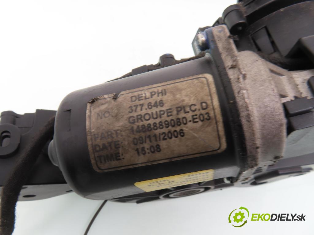 CITROEN C8 (EA_, EB_) VAN 2005 94,00 2.2 HDi - 4HW (DW12TED4) 2179,00 Mechanizmus Dvere pravy 16835852 ; 16835875 ; 1488889080