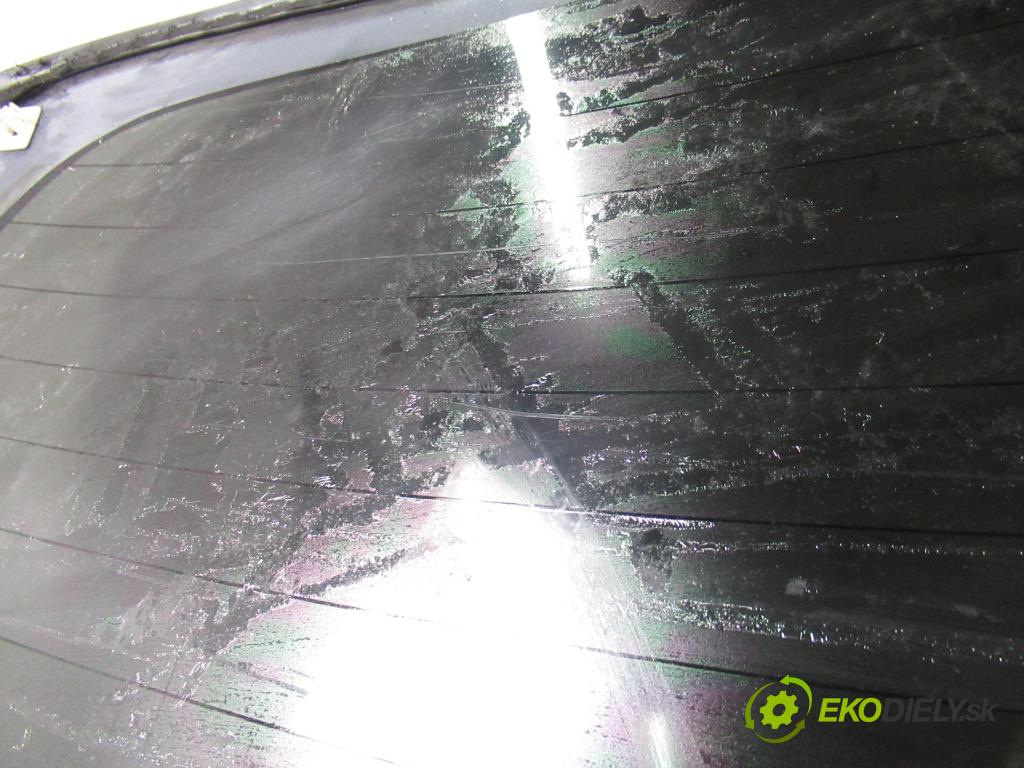 TOYOTA COROLLA Verso (_E12_) MINIVAN 2002 66,00 2.0 D-4D (CDE120_) - 1CD-FTV 1995,00 Okno zadné kapota 