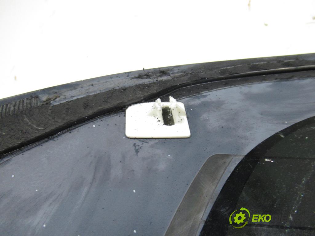 TOYOTA COROLLA Verso (_E12_) MINIVAN 2002 66,00 2.0 D-4D (CDE120_) - 1CD-FTV 1995,00 Okno zadné kapota