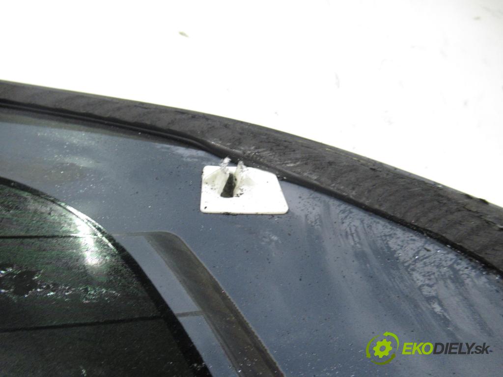 TOYOTA COROLLA Verso (_E12_) MINIVAN 2002 66,00 2.0 D-4D (CDE120_) - 1CD-FTV 1995,00 Okno zadné kapota