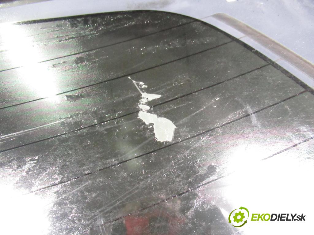 TOYOTA COROLLA Verso (_E12_) MINIVAN 2002 66,00 2.0 D-4D (CDE120_) - 1CD-FTV 1995,00 Okno zadné kapota