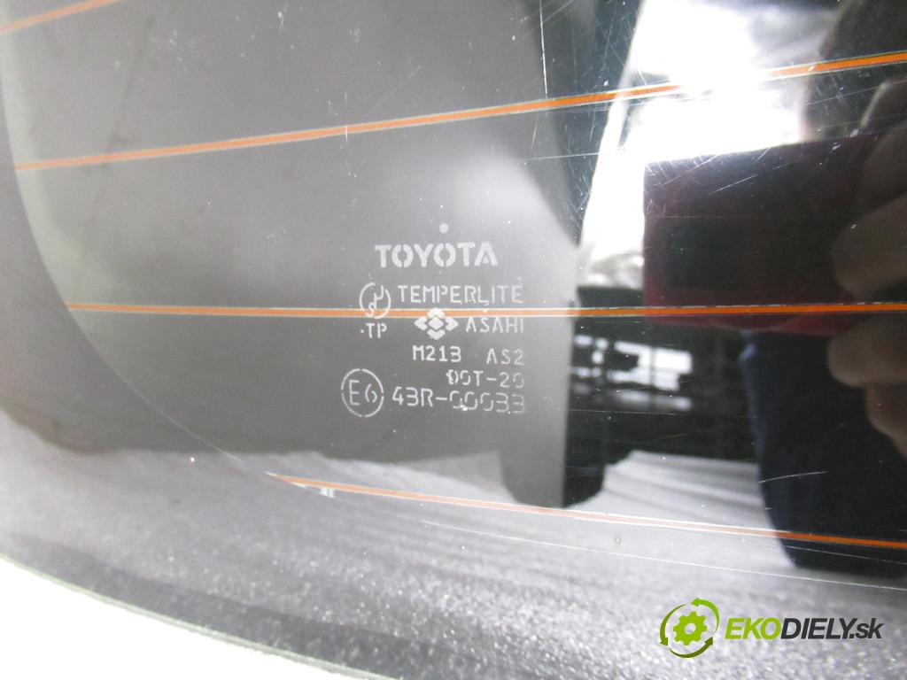 TOYOTA COROLLA Verso (_E12_) MINIVAN 2002 66,00 2.0 D-4D (CDE120_) - 1CD-FTV 1995,00 Okno zadné kapota