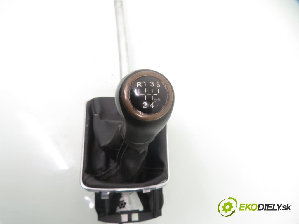 OPEL ASTRA H Kombi (A04) KOMBI 2007 85,00 1.6 - Z 16 XER 1598,00 ZVEDÁK: 9690334133 ; 8026243308
