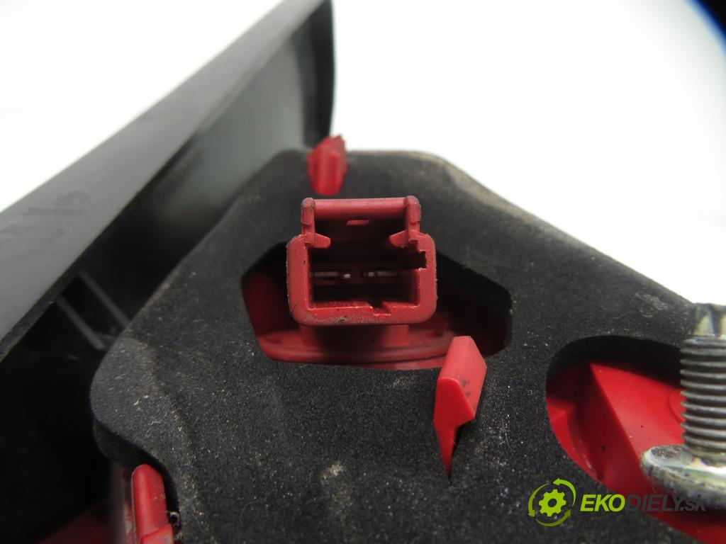 PEUGEOT 3008 nadwozie wielkoprzestrzenne (MPV) (0U_) SUV 2011 110,00 2.0 HDi 150 / BlueHDi 150 - RHE (DW10CTED4) 1997,00 Svetlo ľavé zadné kufor 9683460980D ; 26030204