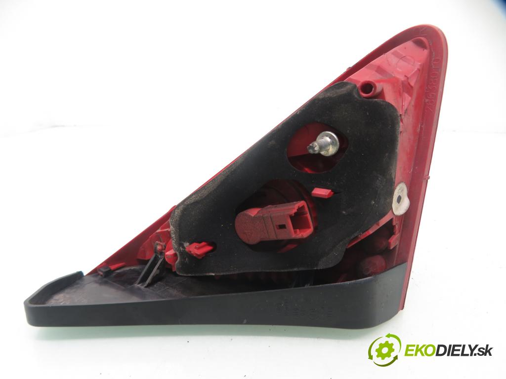 PEUGEOT 3008 nadwozie wielkoprzestrzenne (MPV) (0U_) SUV 2011 110,00 2.0 HDi 150 / BlueHDi 150 - RHE (DW10CTED4) 1997,00 Svetlo ľavé zadné kufor 9683460980D ; 26030204