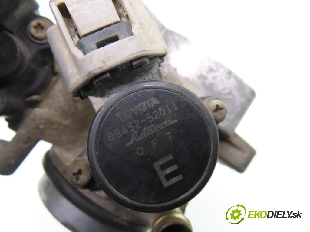 TOYOTA YARIS (_P1_) HB 2000 50,00 1.0 VVT- i 68 - 1SZ-FE 998,00 Škrtiaca klapka 1368001480 ; 8945252011 (Škrtiaca klapka)