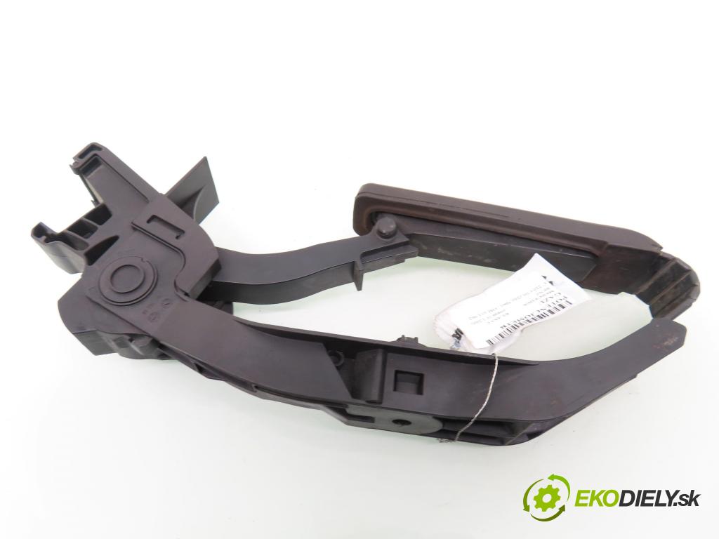 MERCEDES-BENZ KLASA C coupe (CL203) COUPE 2003 105,00 C 220 CDI 143 - OM 611.962 2148,00 Potenciometer plynu A2113000404 (Potenciometer plynového pedálu)