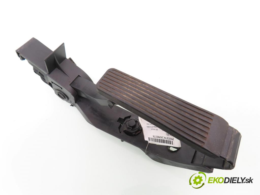 MERCEDES-BENZ KLASA C coupe (CL203) COUPE 2003 105,00 C 220 CDI 143 - OM 611.962 2148,00 Potenciometer plynu A2113000404 (Potenciometer plynového pedálu)