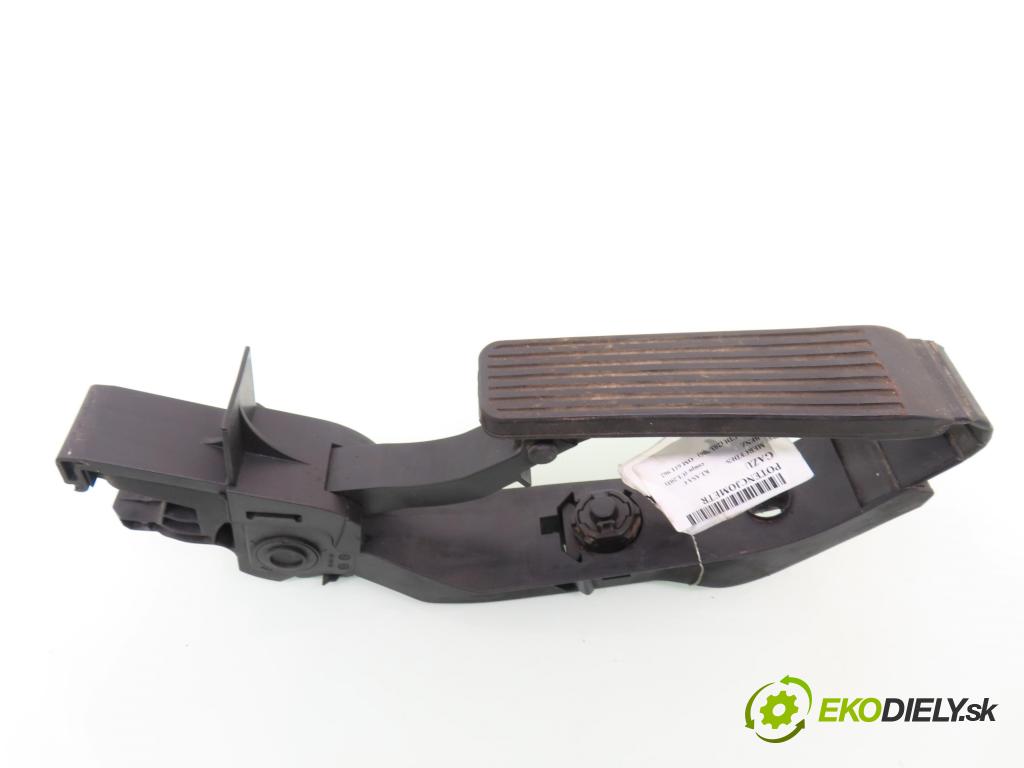 MERCEDES-BENZ KLASA C coupe (CL203) COUPE 2003 105,00 C 220 CDI 143 - OM 611.962 2148,00 Potenciometer plynu A2113000404 (Potenciometer plynového pedálu)