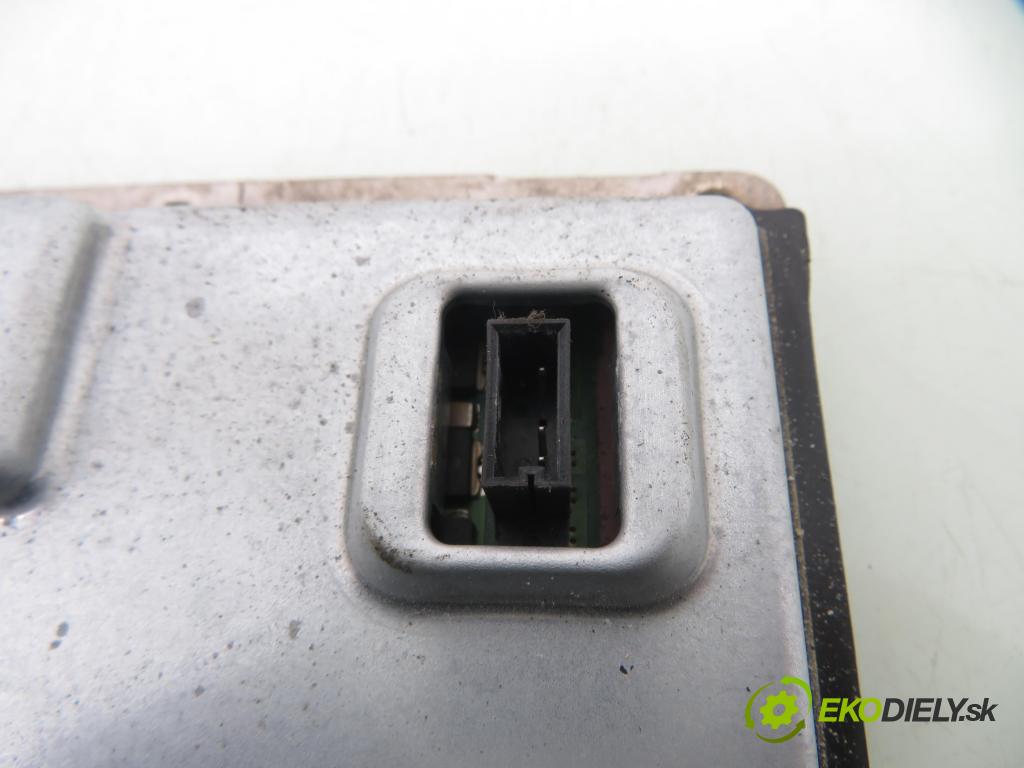 RENAULT LAGUNA II (BG0/1_) LIFTBACK 2001 79,00 1.6 16V (BG0A, BG0L) - K4M 710 1598,00 Menič xenonová 89028090 ; 73160087E