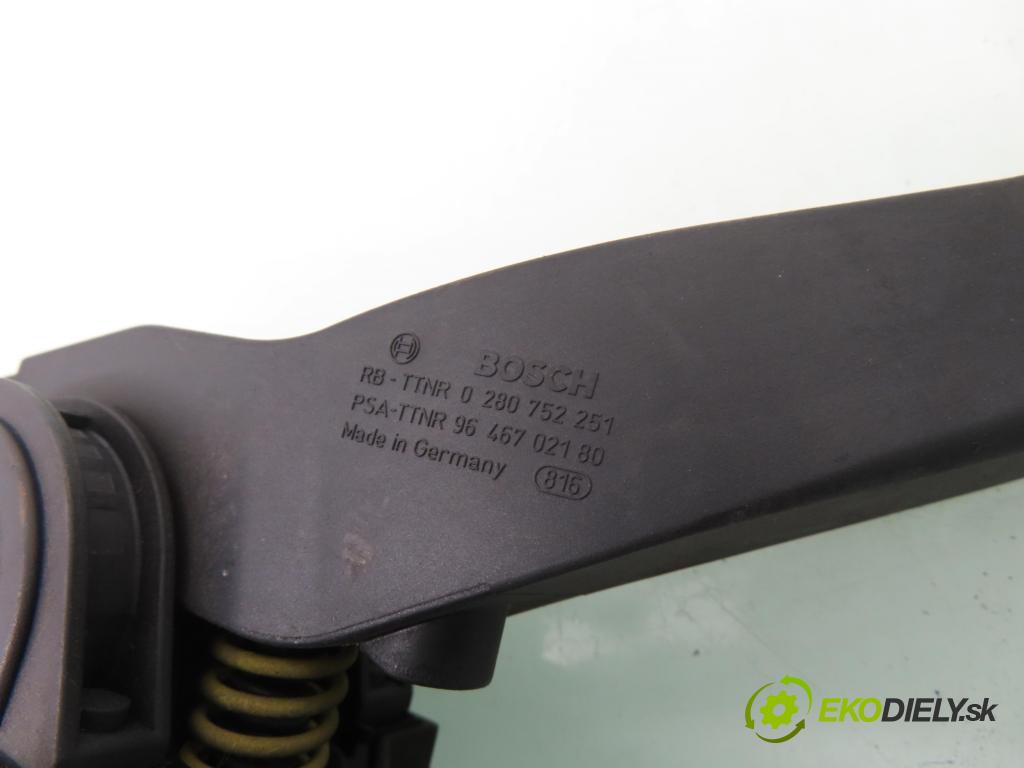 PEUGEOT 307 (3A/C) HB 2005 66,00 1.6 HDi 90 - 9HX (DV6ATED4) 1560,00 Potenciometer plynu 0280752251 ; 9646702180 (Potenciometer plynového pedálu)