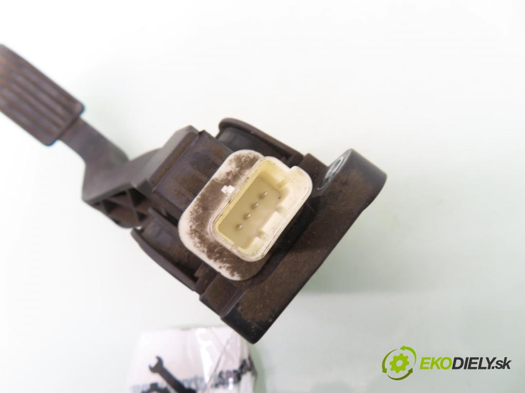 PEUGEOT 307 (3A/C) HB 2005 66,00 1.6 HDi 90 - 9HX (DV6ATED4) 1560,00 Potenciometer plynu 0280752251 ; 9646702180 (Potenciometer plynového pedálu)