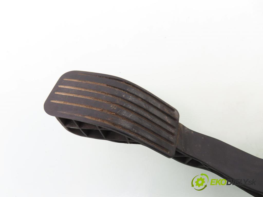 PEUGEOT 307 (3A/C) HB 2005 66,00 1.6 HDi 90 - 9HX (DV6ATED4) 1560,00 Potenciometer plynu 0280752251 ; 9646702180 (Potenciometer plynového pedálu)