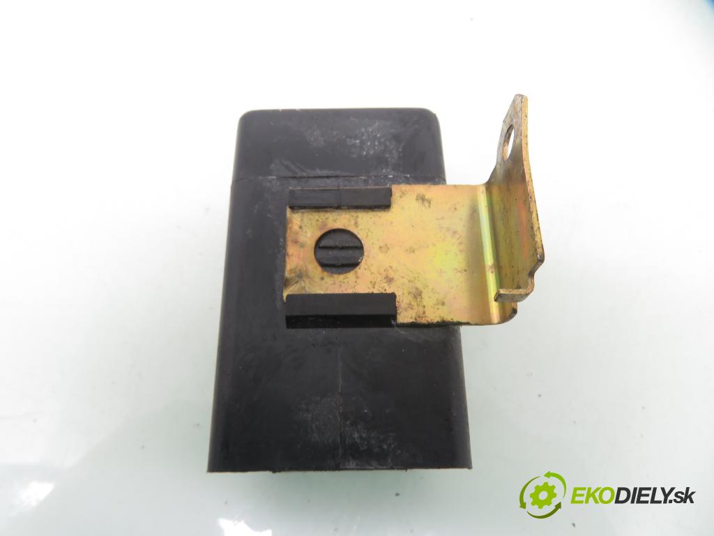 NISSAN PRIMERA (P10) SEDAN 1994 55,00 2.0 D - CD20 1974,00 MODUL zámku centrálneho 2845093J00