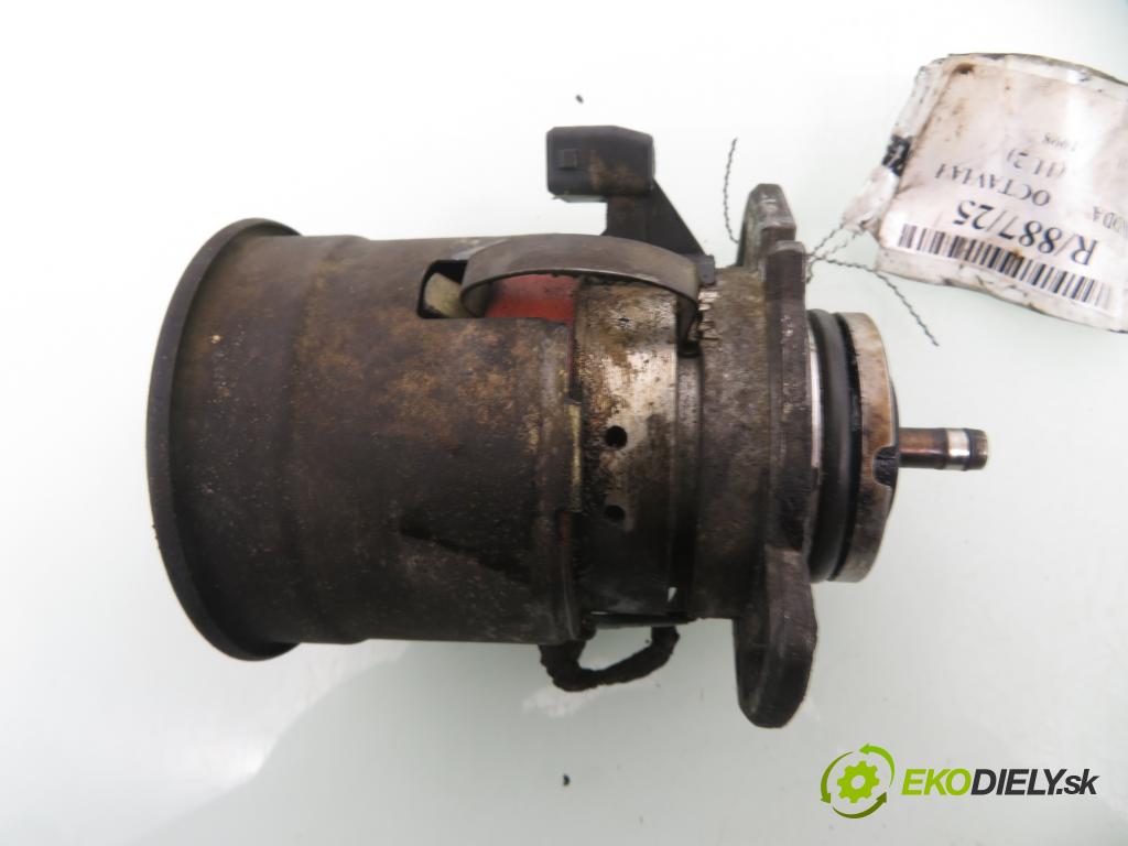 SKODA OCTAVIA I (1U2) SEDAN 1998 74,00 1.6 - AEH 1595,00 Rozdeľovač zapaľovací 0237521061