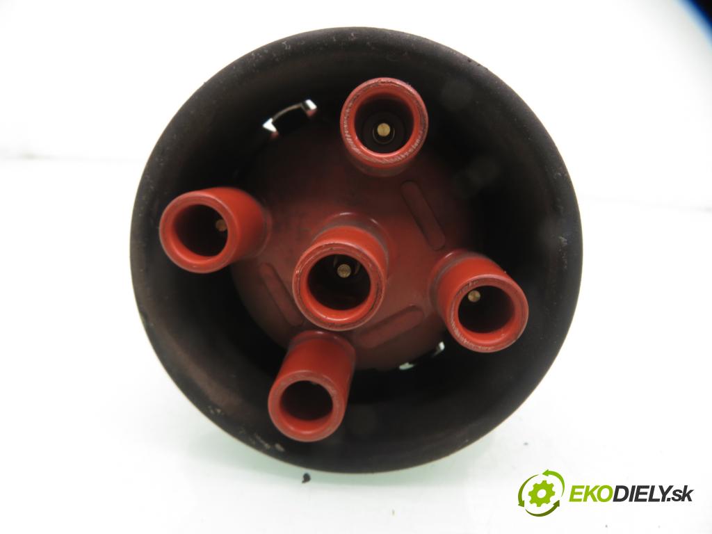 SKODA OCTAVIA I (1U2) SEDAN 1998 74,00 1.6 - AEH 1595,00 Rozdeľovač zapaľovací 0237521061