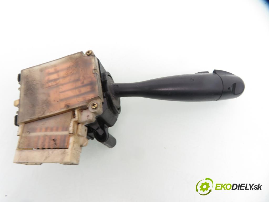 TOYOTA YARIS (_P1_) HB 2000 50,00 1.0 VVT- i 68 - 1SZ-FE 998,00 / páčka ľavá strana 1736482