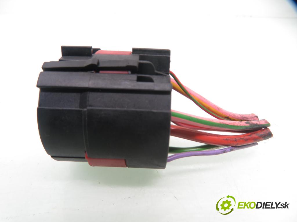 MERCEDES-BENZ KLASA A (W168) HB 2001 60,00 1.4 A 140 82 - M 166.940 1397,00 Kocka, vložka spínacej skrinky 1685450228 (Spínacia skrinka)