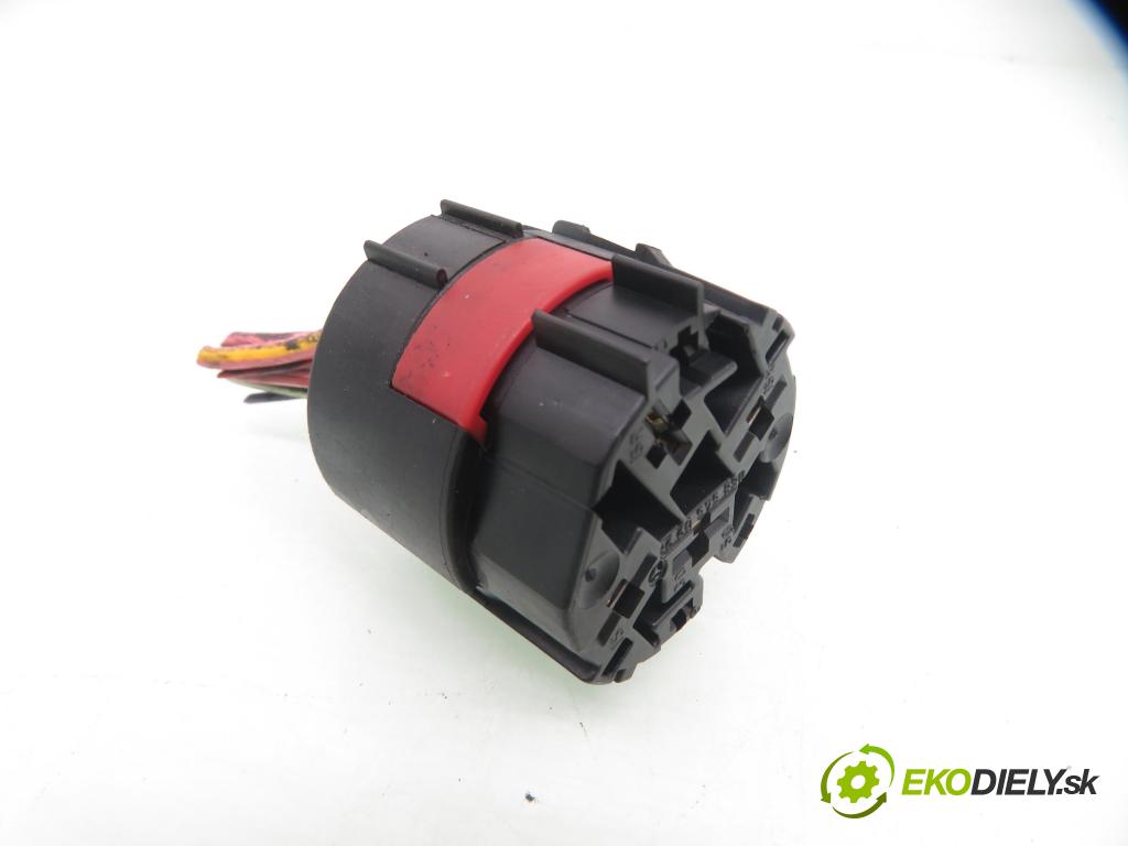 MERCEDES-BENZ KLASA A (W168) HB 2001 60,00 1.4 A 140 82 - M 166.940 1397,00 Kocka, vložka spínacej skrinky 1685450228 (Spínacia skrinka)