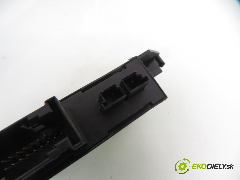 MERCEDES-BENZ KLASA A (W168) HB 2001 60,00 1.4 A 140 82 - M 166.940 1397,00 spinačka A1684600916 ; 1688200426 ; 5WK48821 (Spínacia skrinka)