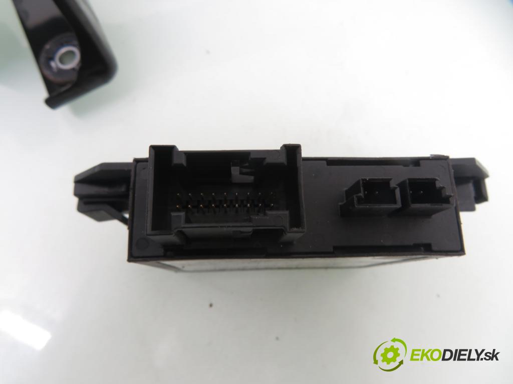 MERCEDES-BENZ KLASA A (W168) HB 2001 60,00 1.4 A 140 82 - M 166.940 1397,00 spinačka A1684600916 ; 1688200426 ; 5WK48821 (Spínacia skrinka)