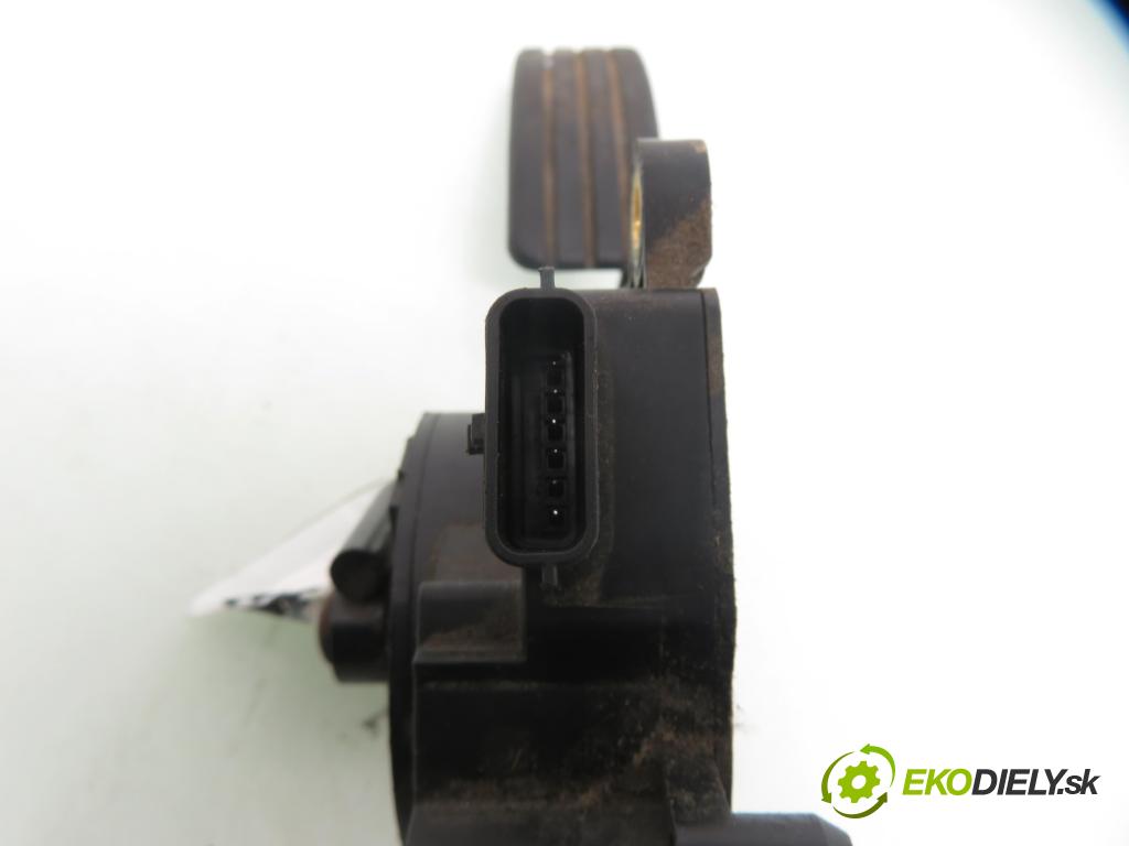 RENAULT MEGANE II (BM0/1_, CM0/1_) HB 2004 83,00 1.6 16V 113 - K4M 760 1598,00 Potenciometer plynu 8200153268 (Potenciometer plynového pedálu)