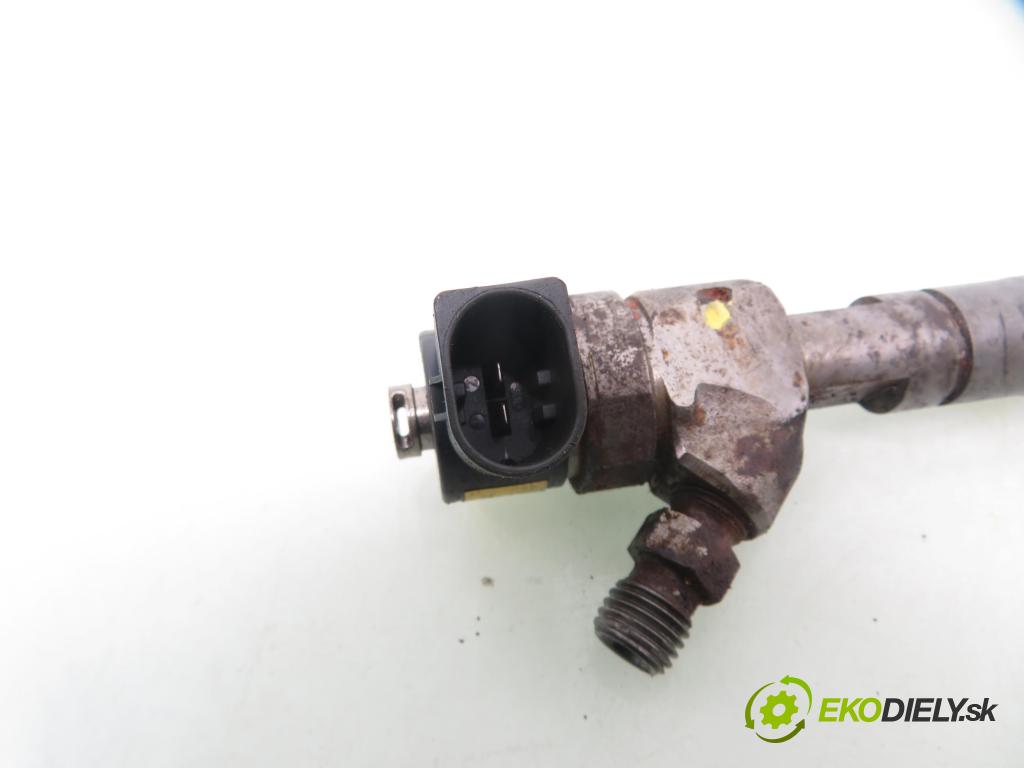 MERCEDES-BENZ KLASA C coupe (CL203) COUPE 2003 105,00 C 220 CDI 143 - OM 611.962 2148,00 vstrekovač A6110701387 ; 0445110100 (Vstrekovač paliva)