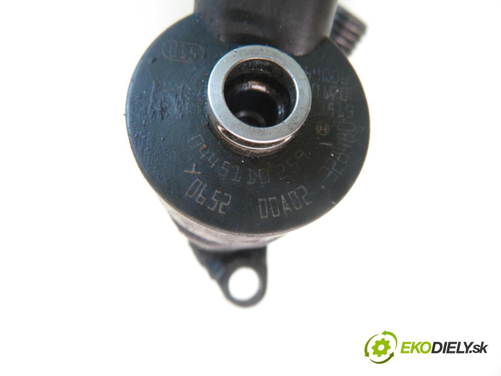 PEUGEOT 307 (3A/C) HB 2005 66,00 1.6 HDi 90 - 9HX (DV6ATED4) 1560,00 vstrekovač 0445110259 (Vstrekovač paliva)