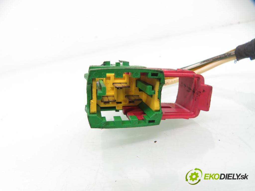 CITROEN C8 (EA_, EB_) VAN 2005 94,00 2.2 HDi - 4HW (DW12TED4) 2179,00 spinačka 36353100 (Spínacia skrinka)