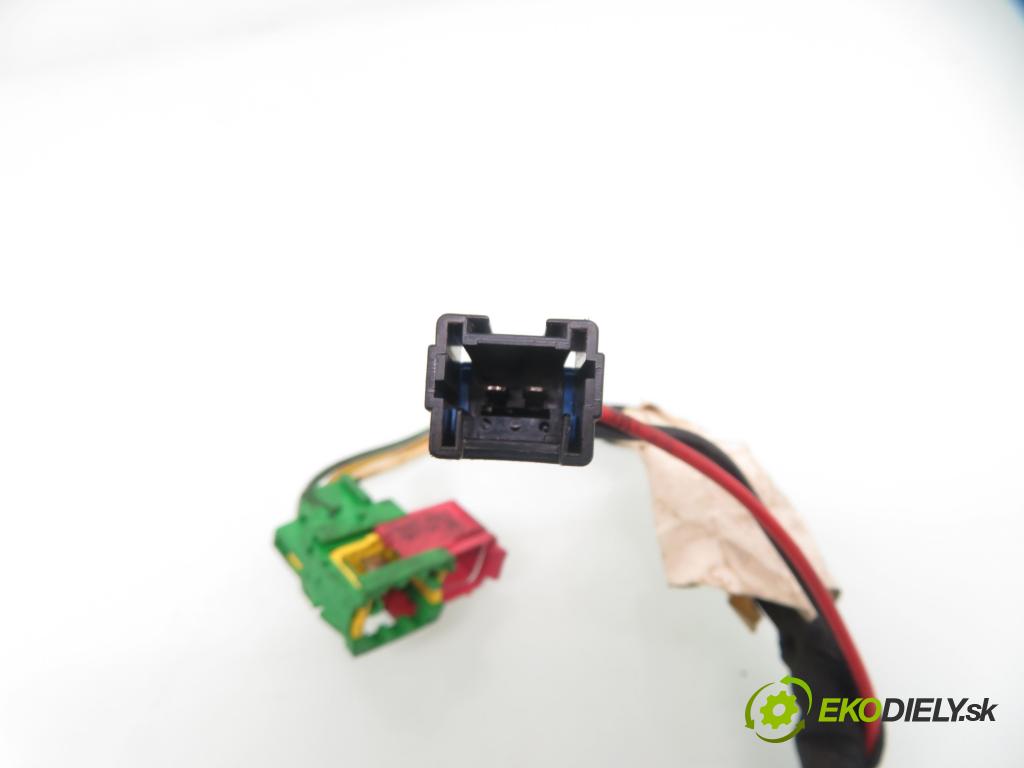 CITROEN C8 (EA_, EB_) VAN 2005 94,00 2.2 HDi - 4HW (DW12TED4) 2179,00 spinačka 36353100 (Spínacia skrinka)