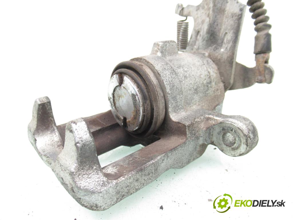 NISSAN ALMERA II (N16) SEDAN 2003 77,00 1.5 - GA15DE 1498,00 Brzdič strmeň LT 