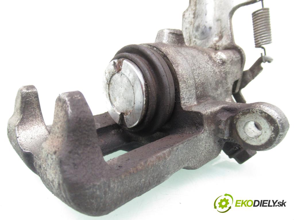 NISSAN ALMERA II (N16) SEDAN 2003 77,00 1.5 - GA15DE 1498,00 Brzdič strmeň pravé zadné 