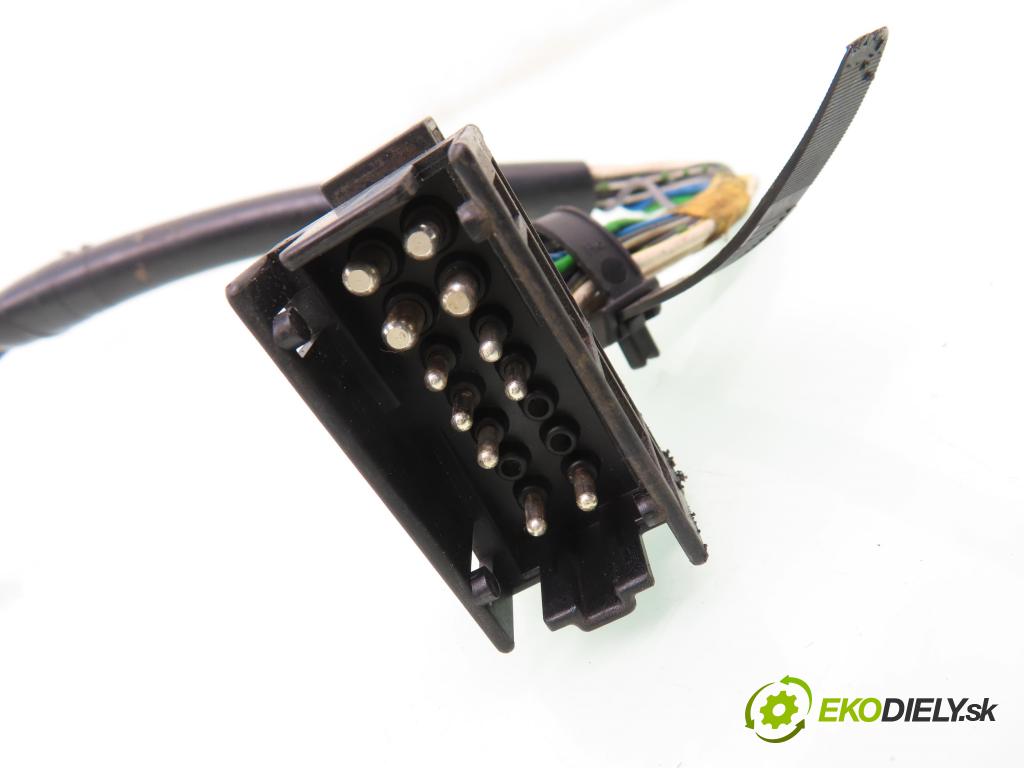 MERCEDES-BENZ KLASA C (W202) SEDAN 1993 55,00 C 200 D (202.120) - OM 601.913 1997,00 / páčka ľavá strana 2025400244