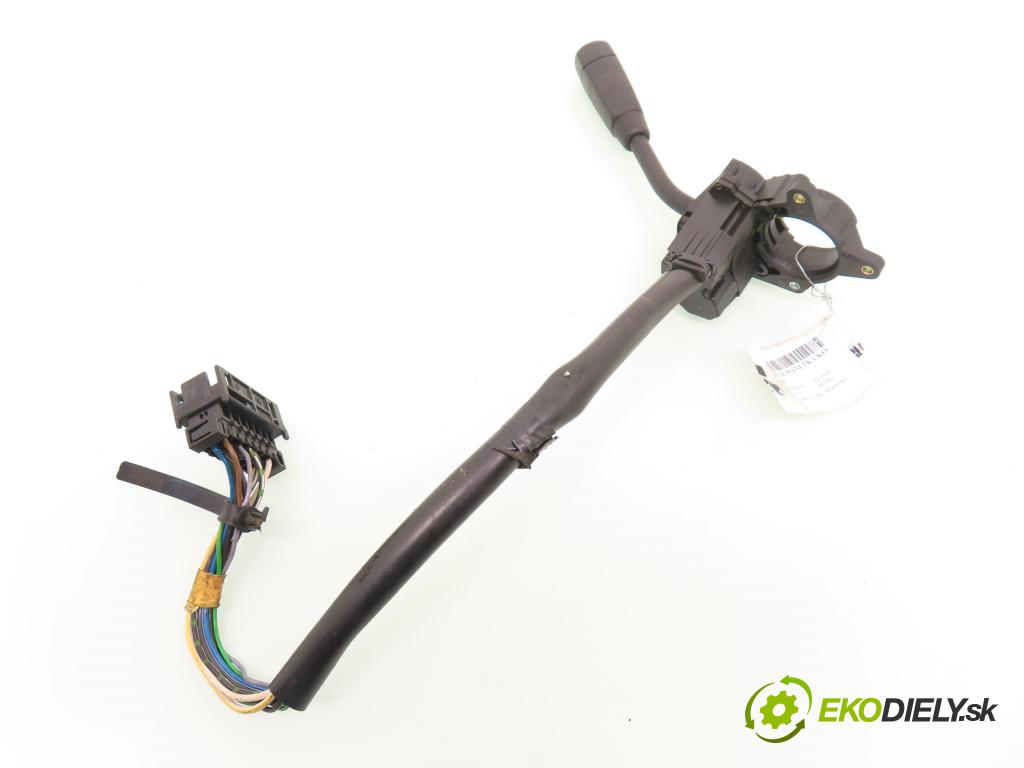 MERCEDES-BENZ KLASA C (W202) SEDAN 1993 55,00 C 200 D (202.120) - OM 601.913 1997,00 / páčka ľavá strana 2025400244