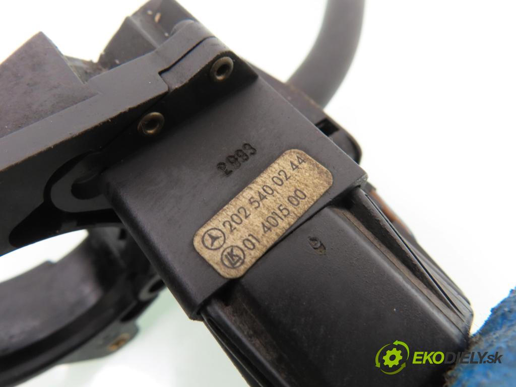 MERCEDES-BENZ KLASA C (W202) SEDAN 1993 55,00 C 200 D (202.120) - OM 601.913 1997,00 / páčka ľavá strana 2025400244