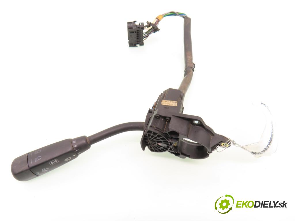 MERCEDES-BENZ KLASA C (W202) SEDAN 1993 55,00 C 200 D (202.120) - OM 601.913 1997,00 / páčka ľavá strana 2025400244