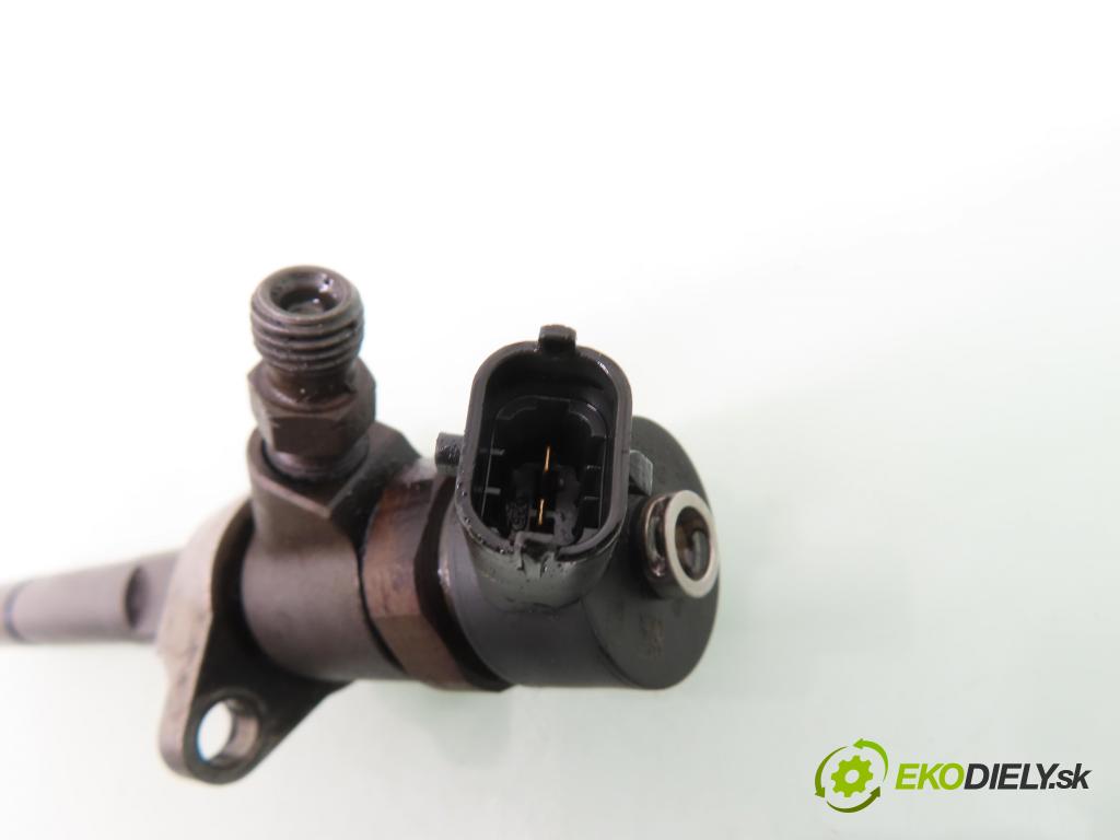 PEUGEOT 307 (3A/C) HB 2005 66,00 1.6 HDi 90 - 9HX (DV6ATED4) 1560,00 vstrekovač 0445110239 (Vstrekovač paliva)