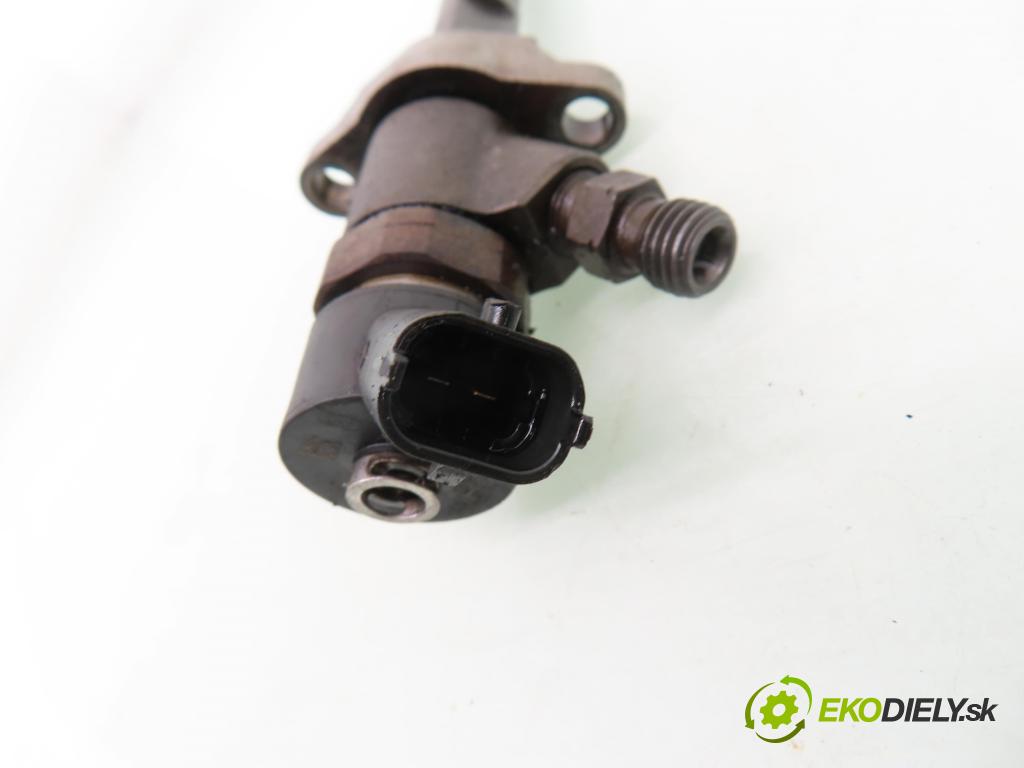 PEUGEOT 307 (3A/C) HB 2005 66,00 1.6 HDi 90 - 9HX (DV6ATED4) 1560,00 vstrekovač 0445110239 (Vstrekovač paliva)