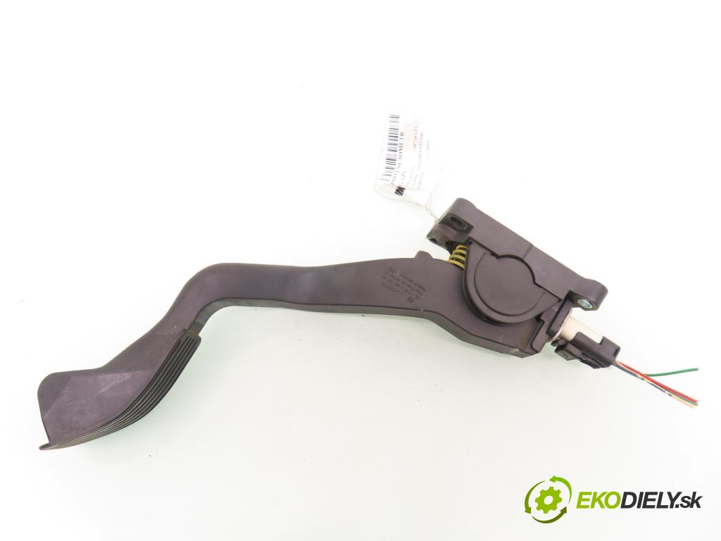 PEUGEOT 307 (3A/C) HB 2005 66,00 1.6 HDi 90 - 9HX (DV6ATED4) 1560,00 potenciometr plynového pedálu 0280752251 ; 9646702180 (Potenciometr plynového pedálu)